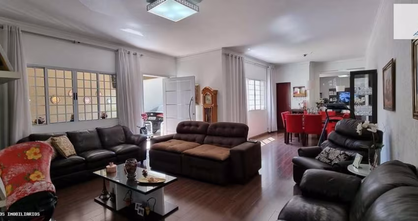 Casa para Venda em São Paulo, Vila Monumento, 3 dormitórios, 1 suíte, 4 banheiros, 3 vagas