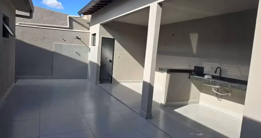 Casa com 3 quartos à venda na Rua José Rodrigues Queiroz Filho, 500, Santa Mônica, Uberlândia