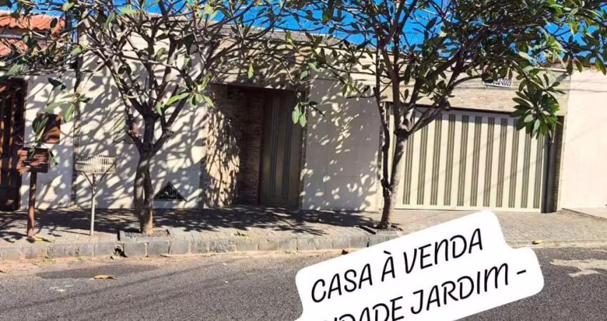 Casa com 2 quartos à venda na Rua João-de-Barro, 85, Cidade Jardim, Uberlândia