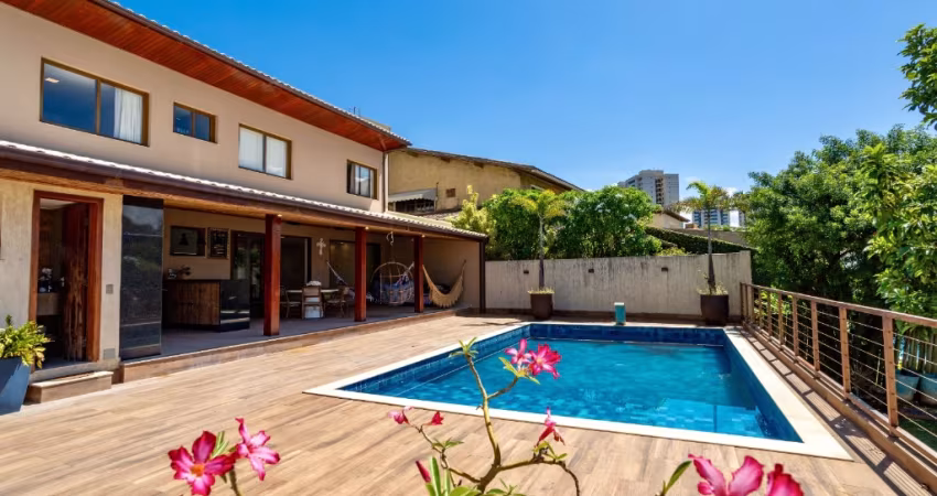 Linda casa em Jaguaribe 4 Quartos sendo 3 Suítes 3 Ambientes