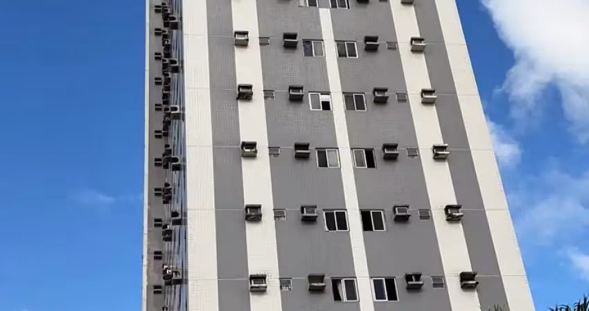 Apartamento no Farol com 02 quartos