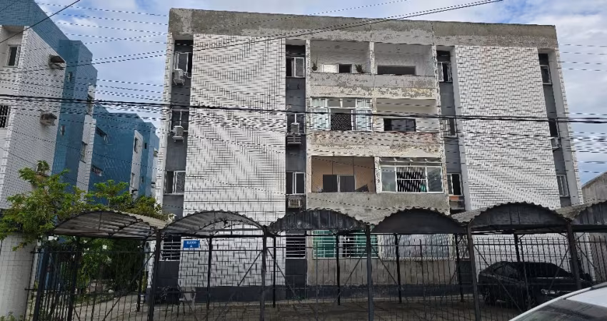 Apartamento na Gruta com 03 quartos
