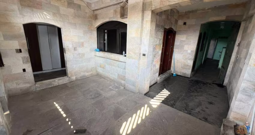 Casa à venda com Sacada, 2 quartos, 1 vaga, Bairro Castelo - Santos/SP