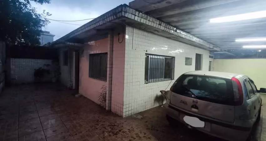 Casa à venda na Rua Tenente Américo Moretti, Santa Maria, Santos