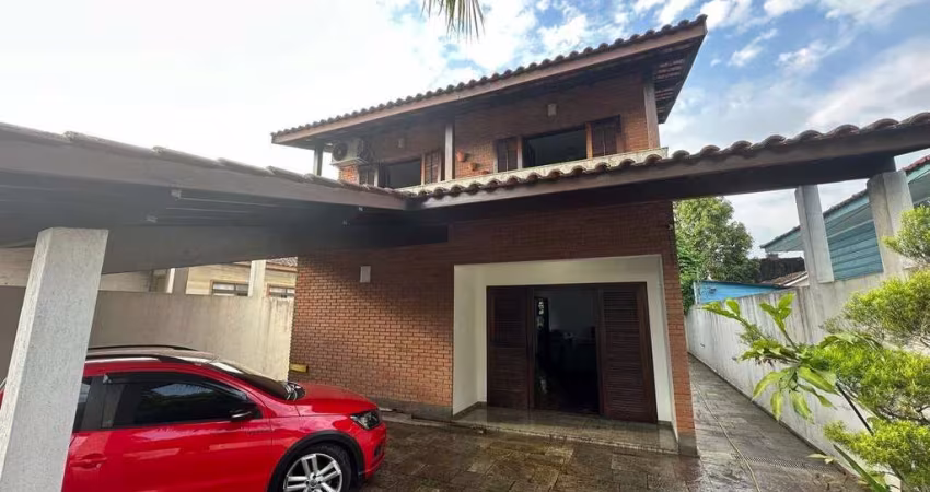 Sobrado à venda, 5 quartos, 1 suíte, 4 vagas, Vila Voturua - São Vicente/SP