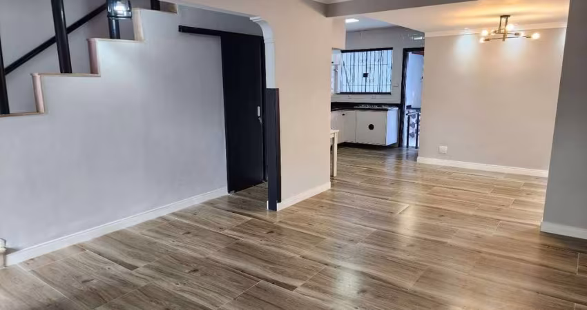 Sobrado à venda, 2 quartos, 1 suíte, 2 vagas, Centro - São Vicente/SP