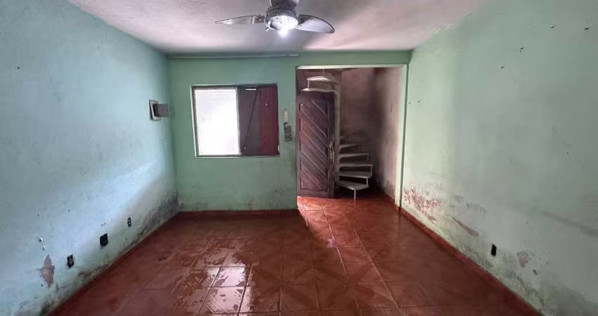 Sobrado à venda, 2 quartos, Caneleira - Santos/SP