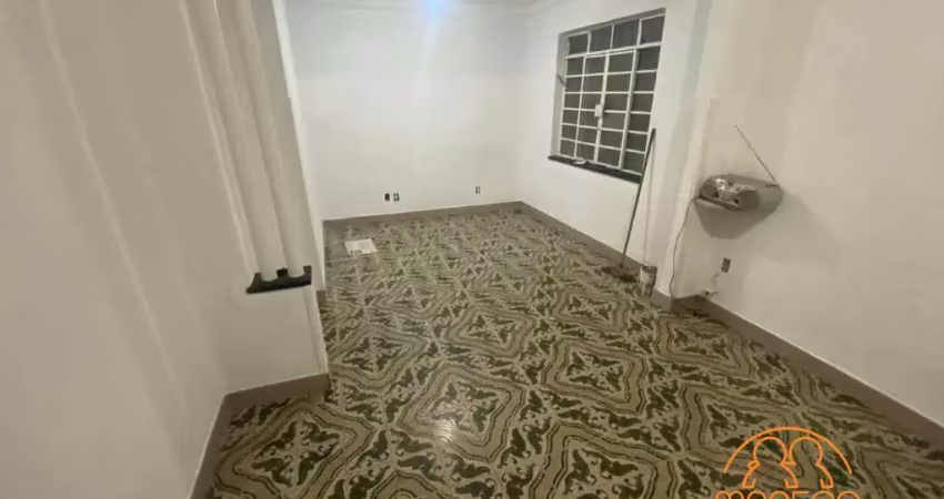 Casa com 3 quartos para alugar na Rua Major Santos Silva, Embaré, Santos