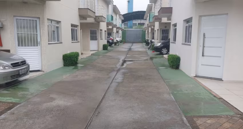 Casa em condomínio á venda