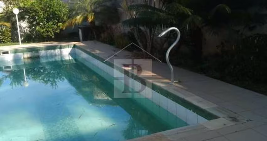 Casa de Luxo em Pendotiba: 6 Quartos, 2 Suítes, 2 Salas, 6 Banheiros, 4 Vagas de Garagem - Niterói-RJ