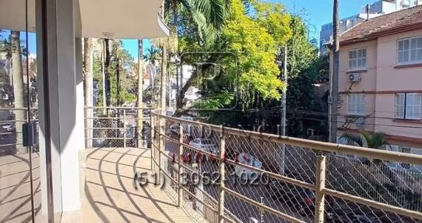 Apartamento de 110m² na Auxiliadora: 2 suítes, 2 salas, 3 banheiros e garagem. Próximo ao Zaffari Bordini. Venha conferir!