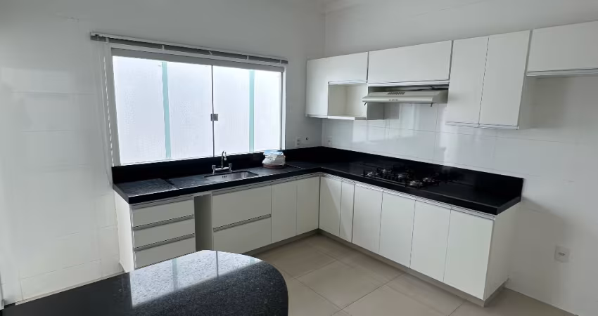 Linda casa pronta para morar bairro Alto Umuarama