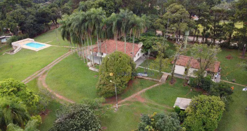 Chácara com 3 suites à venda, com 240m² construída e 12000m² de terreno por R$1.599.000 - Cabreúva/SP