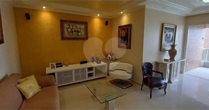 Apartamento com 3 quartos à venda ou para locação em Embaré - SP