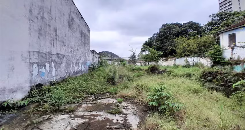 Terreno à venda na Rua Campos Mello, Vila Mathias, Santos