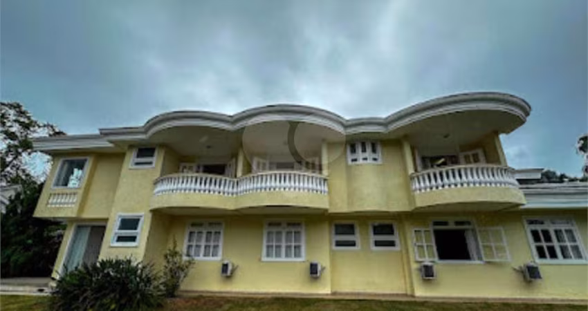 Condomínio com 10 quartos à venda em Mangaratiba - RJ