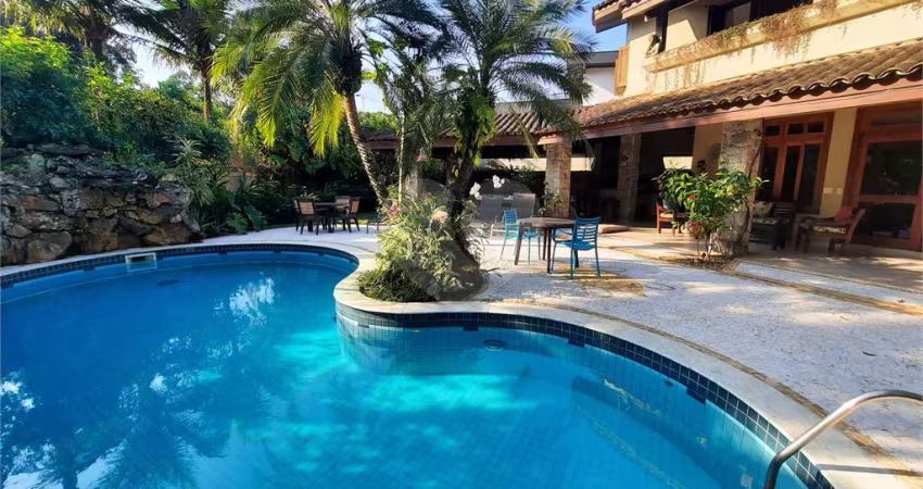 Casa com 4 quartos à venda em Jardim Acapulco - SP