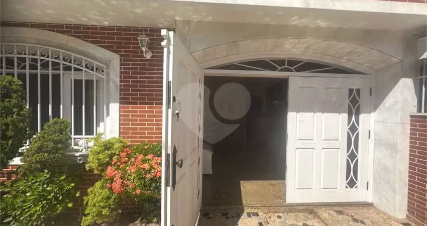 Casa com 3 quartos à venda na Alberto Baccarat, Boqueirão, Santos