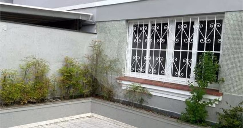 Casa com 2 quartos para locação em Aparecida - SP