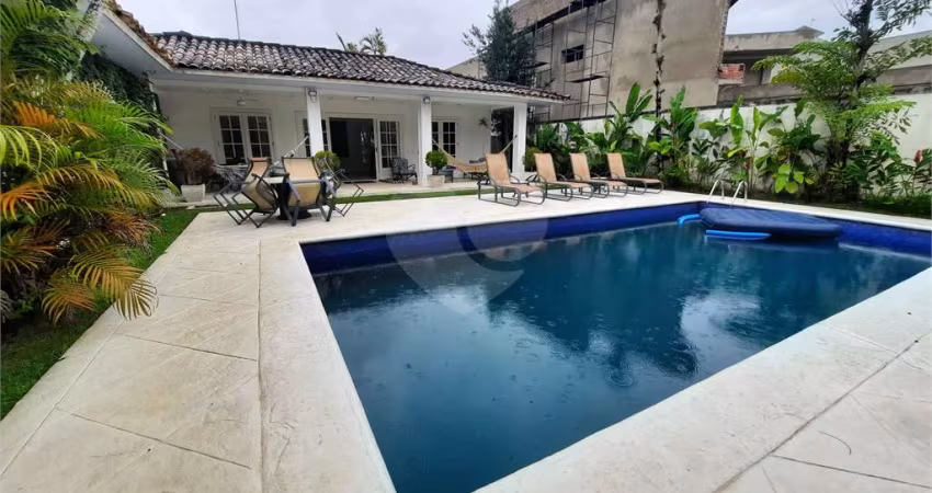Casa com 5 quartos à venda ou para locação em Jardim Acapulco - SP