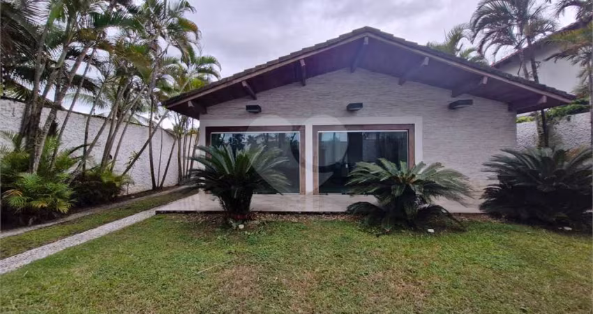 Casa com 3 quartos à venda ou para locação em Enseada - SP