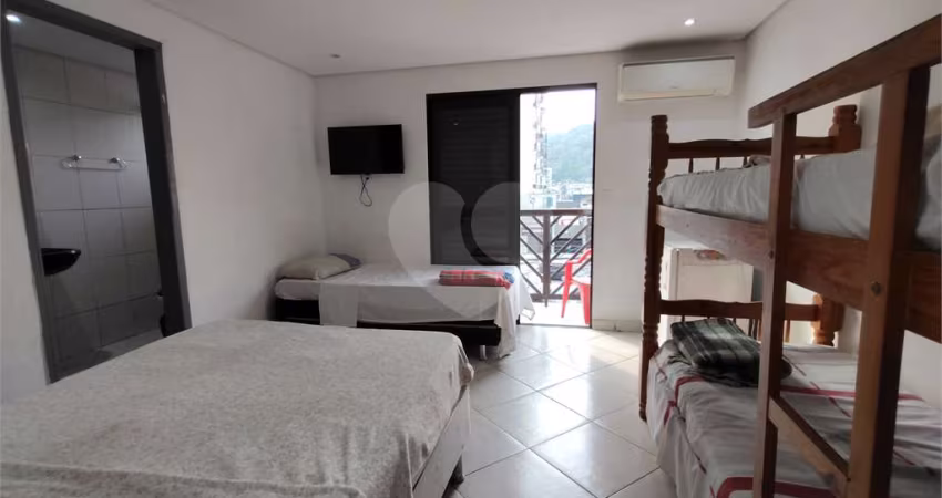 Terreno com 31 quartos à venda em Enseada - SP