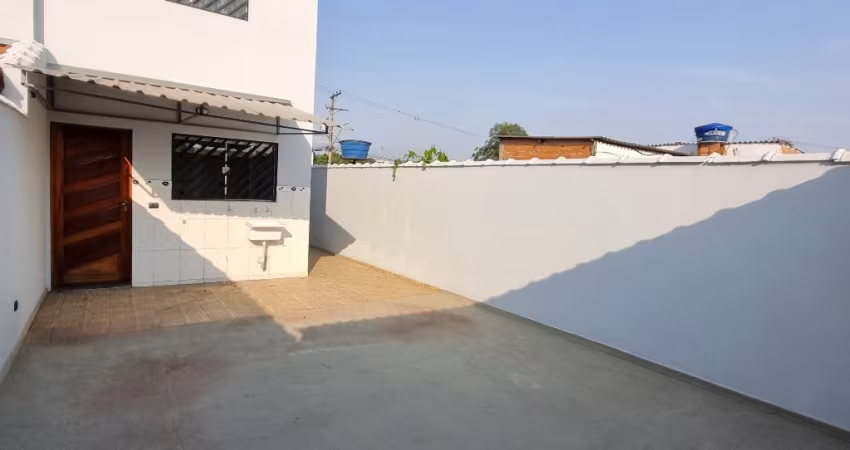 Casa Sobrado com Quintal / Garagem Coberta / Documentação ok / Aceita Financiamento