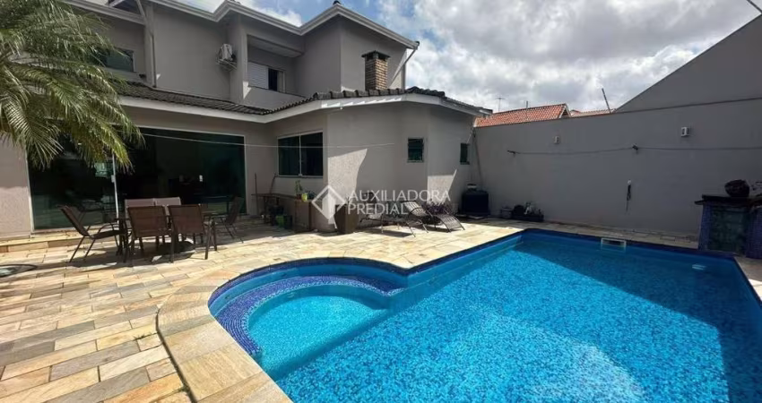 Sobrado com 4 dormitórios de  454 m² com piscina - Parque dos Pássaros - São Bernardo do Campo/SP