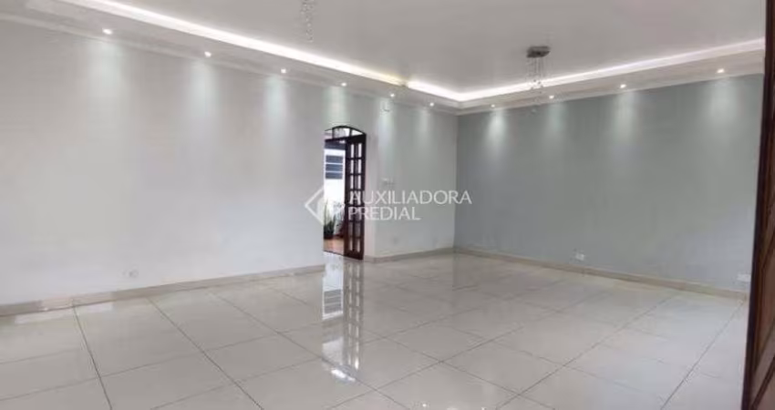 Casa térrea à venda na Vila Assunção, em Santo André, com 230m² de área construída