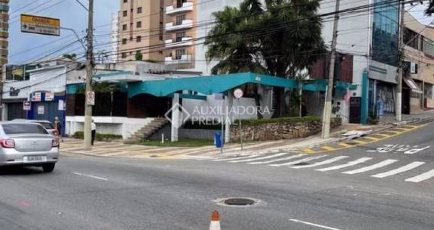 Casa comercial com 6 salas e duas entradas uma para av. Goiás