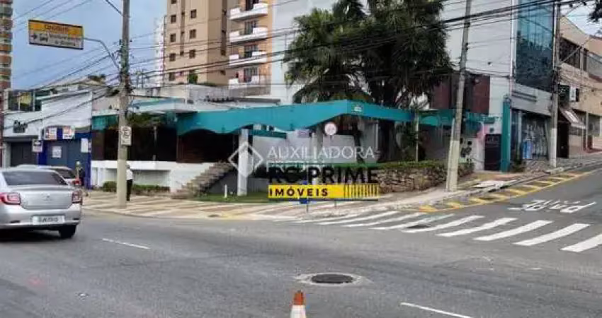 Casa comercial com 6 salas e duas entradas uma para av. goiás