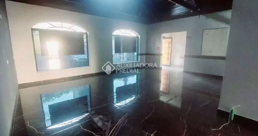 Excelente casa comercial na rua da monções, a 20 metros da rua das figueiras