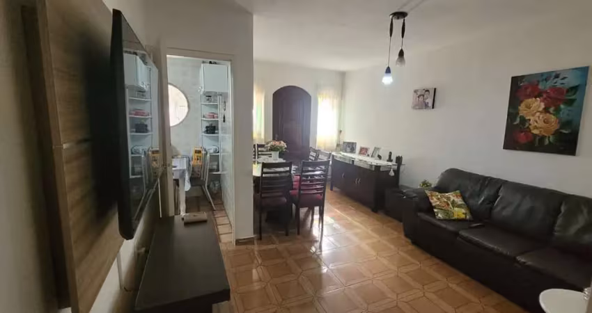 Casa térrea com 03 quartos e quintal em bairro jordanópolis - são bernardo do campo