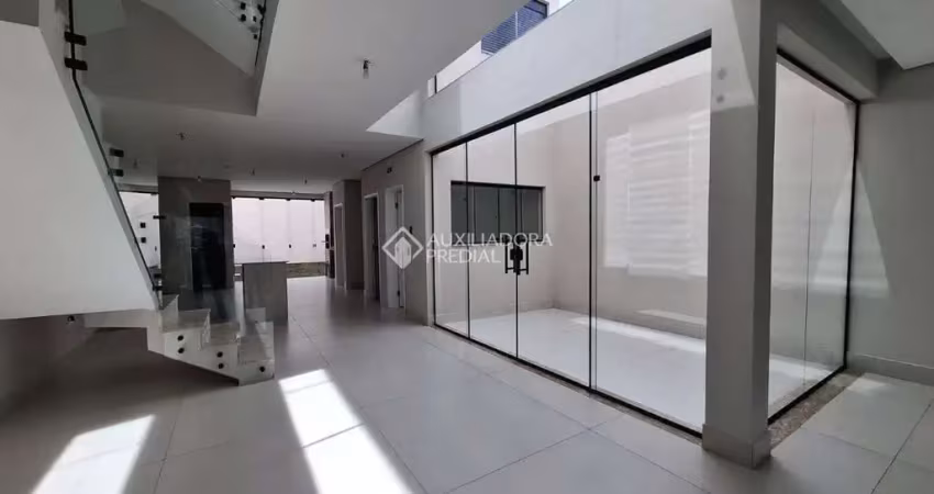 Sobrado com 3 dormitórios à venda, 433 m² por r$ 3.199.900,00 - olímpico - são caetano do sul/sp