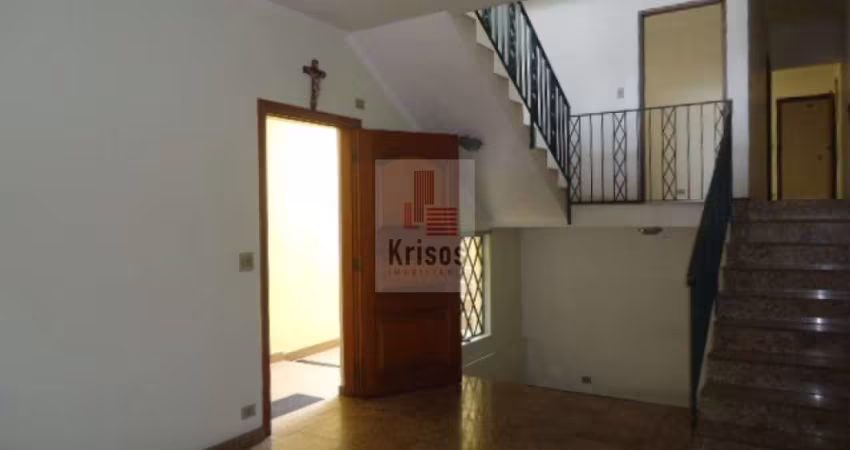 Otimo sobrado com 3 dormitorios sendo 1 suite, 2 vagas com excelente localização .