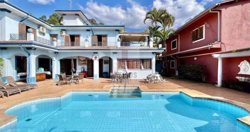Duplex de Alto Padrão com Duas Casas em Lote Plano!
