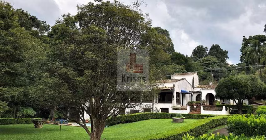 Oportunidade Única: Casa para Reformar ou Demolir em Localização Privilegiada!