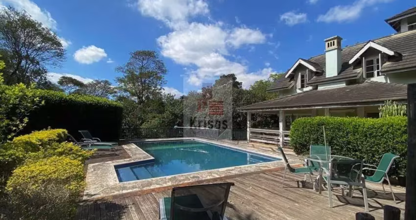 Casa Luxuosa em Estilo Colonial Americano - Assinatura de Sig Bergamin.
