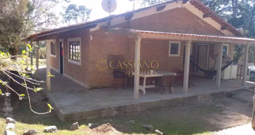 Chácara à venda de 100m² | 02 dormitórios, 02 banheiros e 05 vagas de garagem | Jardim Torrão de Ouro - São José dos Campos |