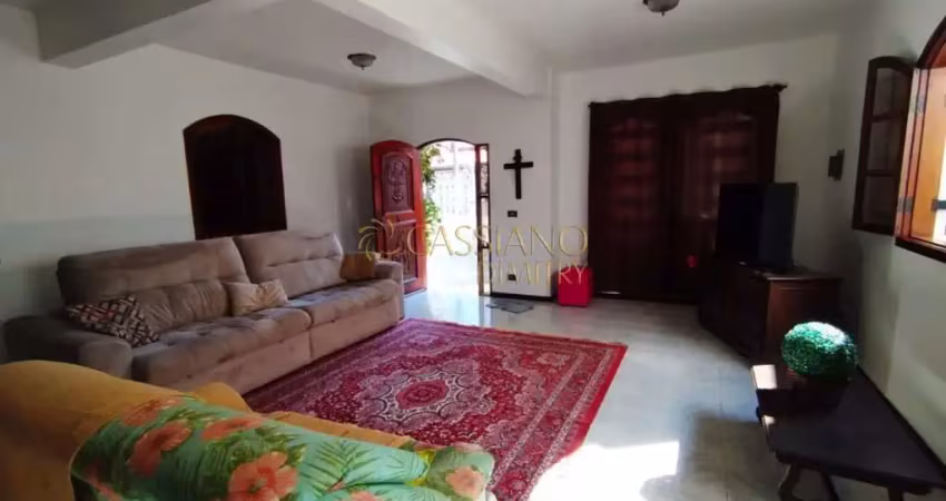 Sobrado com edícula à venda de 327m² | 04 dormitórios, 02 suítes e 04 vagas de garagem | Jardim das Indústrias - São José dos Campos |