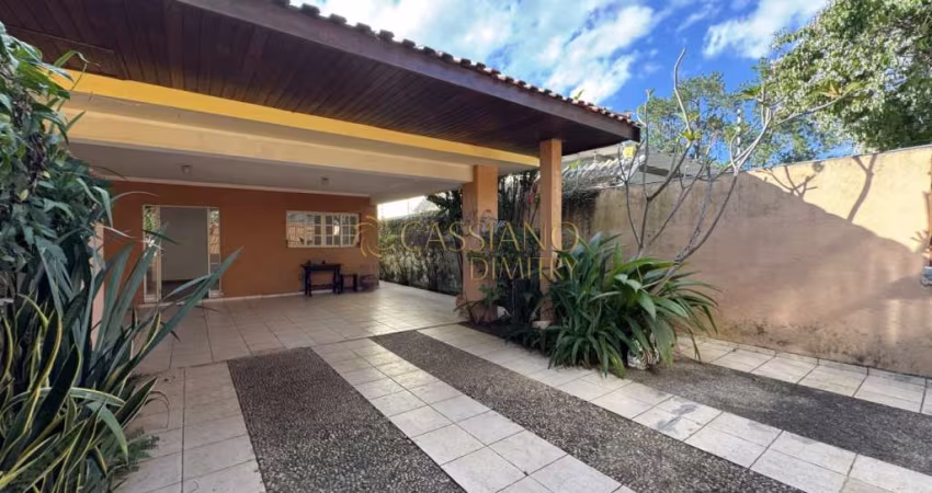 Casa térrea à venda de 136m² | 03 dormitórios, sendo 01 suíte e 04 vagas de garagem | Jardim Esplanada II - São José dos Campos |