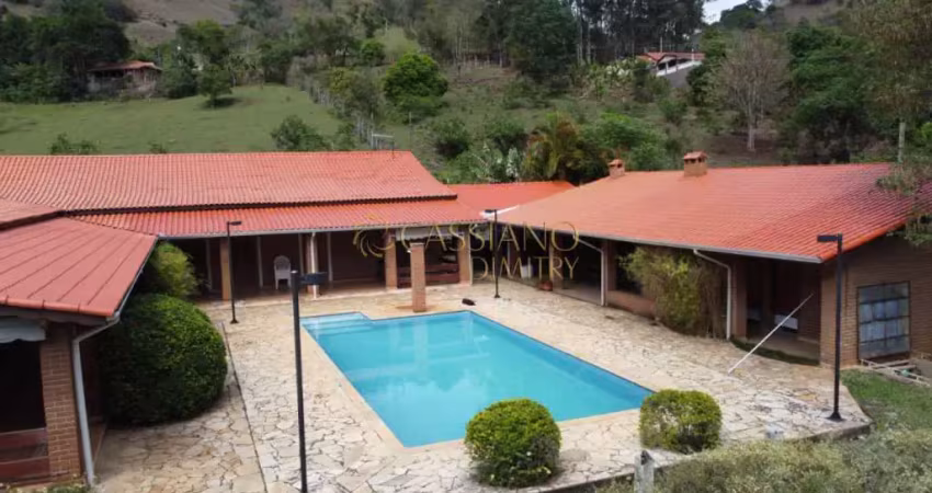 Chácara à venda de 650m² | 03 dormitórios, sendo 01 suíte e 10 vagas de garagem | cruz vera - brasópolis - mg |