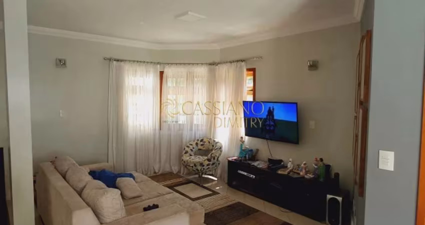 Sobrado à venda de 190m² | 03 dormitórios, sendo 01 suíte e 02 vagas de garagem | Condomínio Portal da Serra - Urbanova | São José dos Campos |