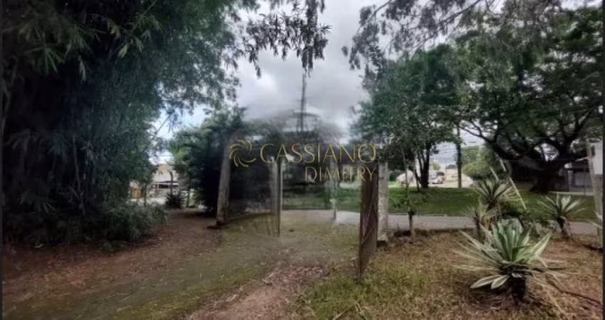 Chácara à venda de 199,30m² | 04 dormitórios, sendo suítes e edícula | Chácaras São José - São José do Campos |