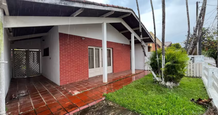 Casa no cibratel 1, área nobre em itanhaém - escriturada, 250 metros da praia.