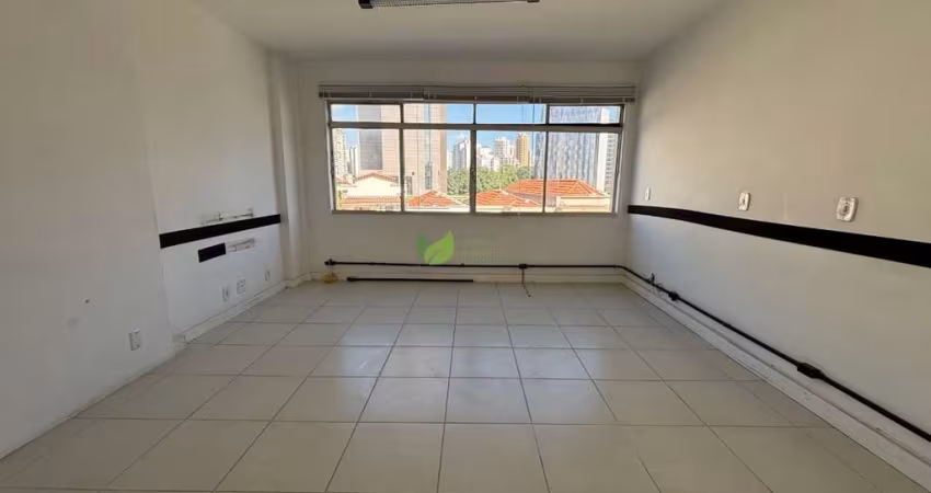 Excelente oportunidade: Sala comercial à venda ou locação em São Paulo-SP, Água Branca, 2 salas, 1 banheiro, 50m² de área.