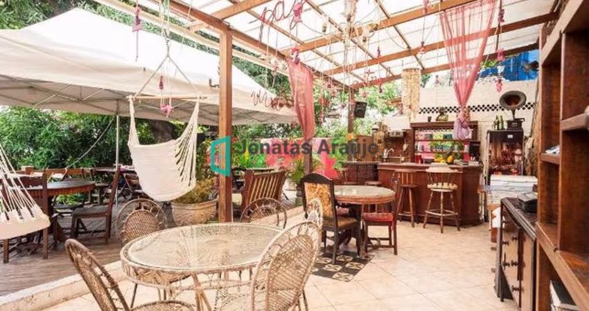 Casa com mais de 500m² em Santa Teresa.