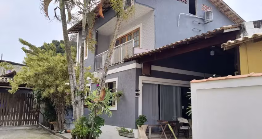 Excelente casa 3 quartos /1 suíte e closet , com 2 vagas de garagem no trevo de maria paula