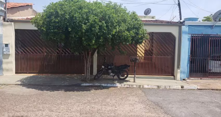 Casa para Venda em Cuiabá, Coophamil, 2 dormitórios, 1 suíte, 2 banheiros, 3 vagas