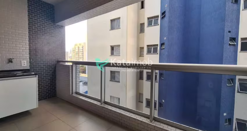 Belo studio à venda, excelente localização, 10 min. do metrô saúde, com sacada ,  1 vaga e marcenar